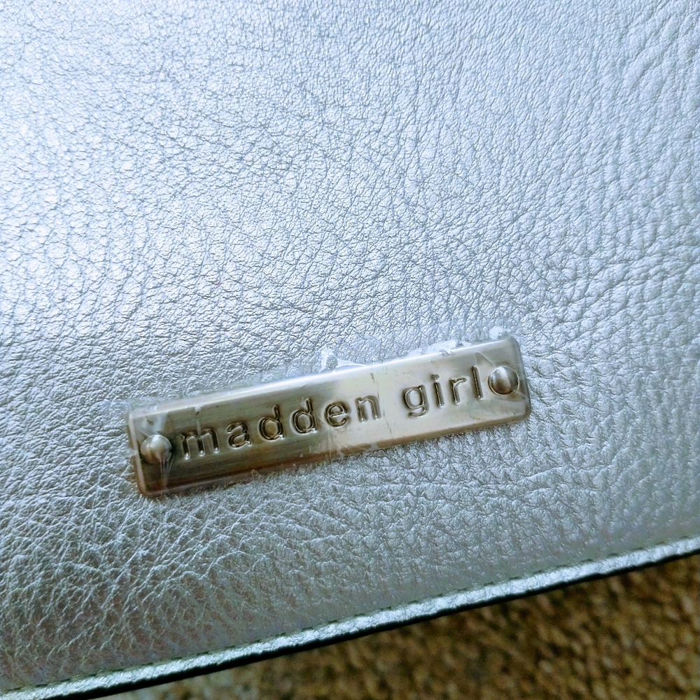 MADDEN GIRL Crossbody Bag - Picture 4 of 13